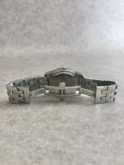 GUCCI Quartz Watch Silver×Black 5500M Vintage naczc4