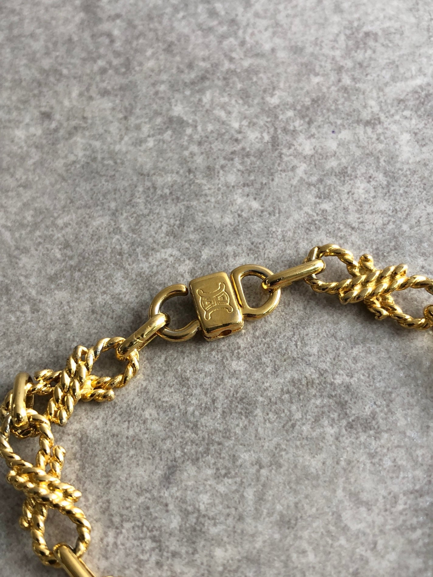 CELINE Triomphe Bracelet Gold Vintage rphbye – VintageShop solo