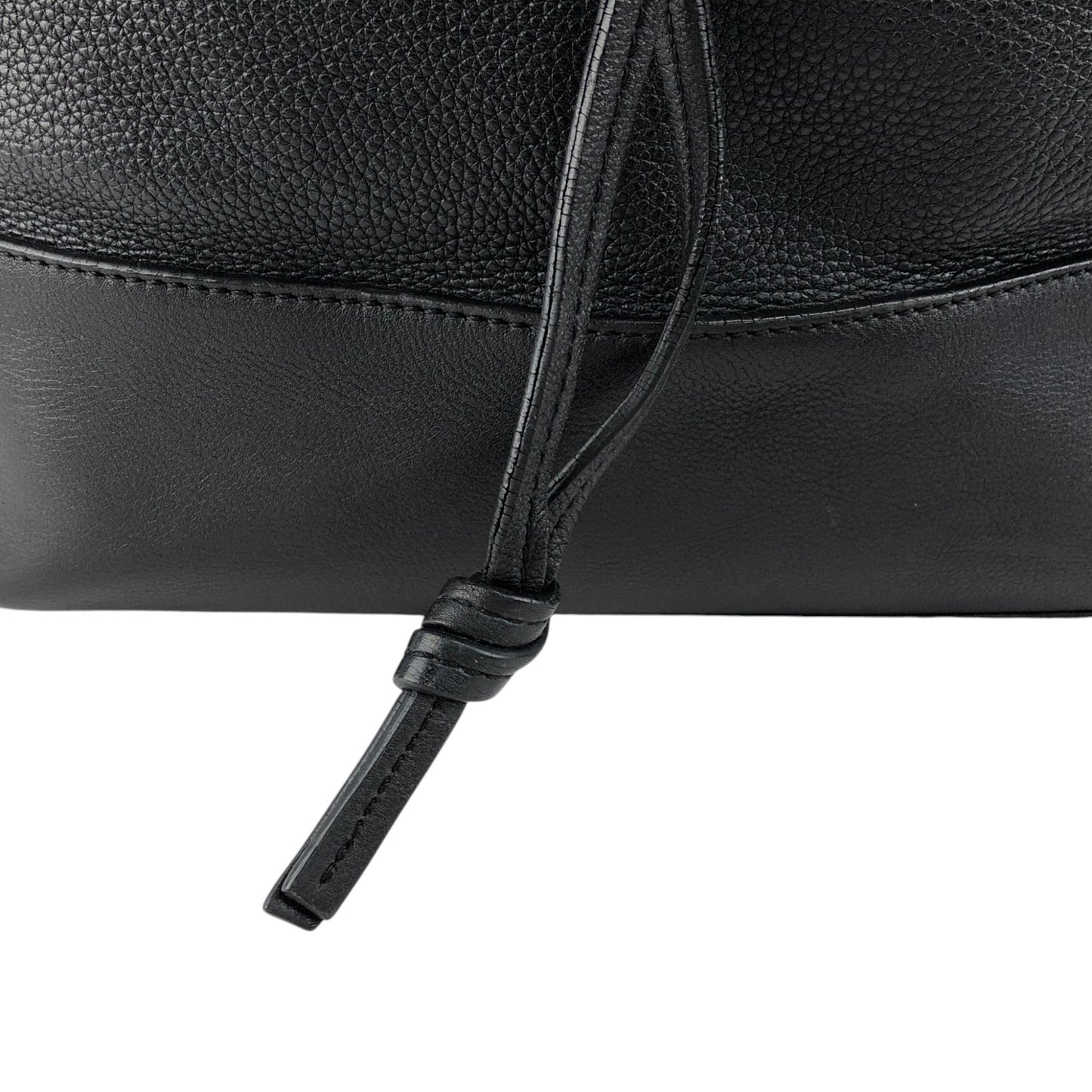 LOEWE Anagram Drawstring Shoulder bag Black Vintage kwnn6u