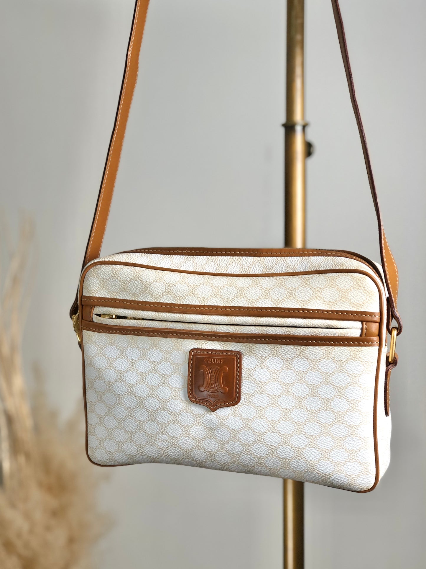 CELINE Macadam Blason Shoulder bag White Vintage isgjmr