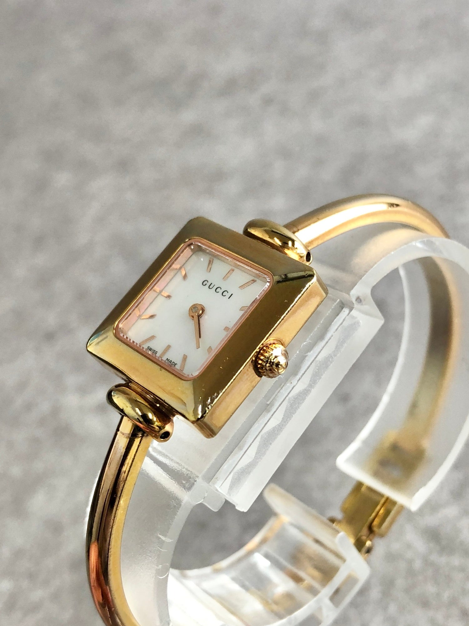 GUCCI Logo Bangle Watch Gold Vintage dsanww – VintageShop solo