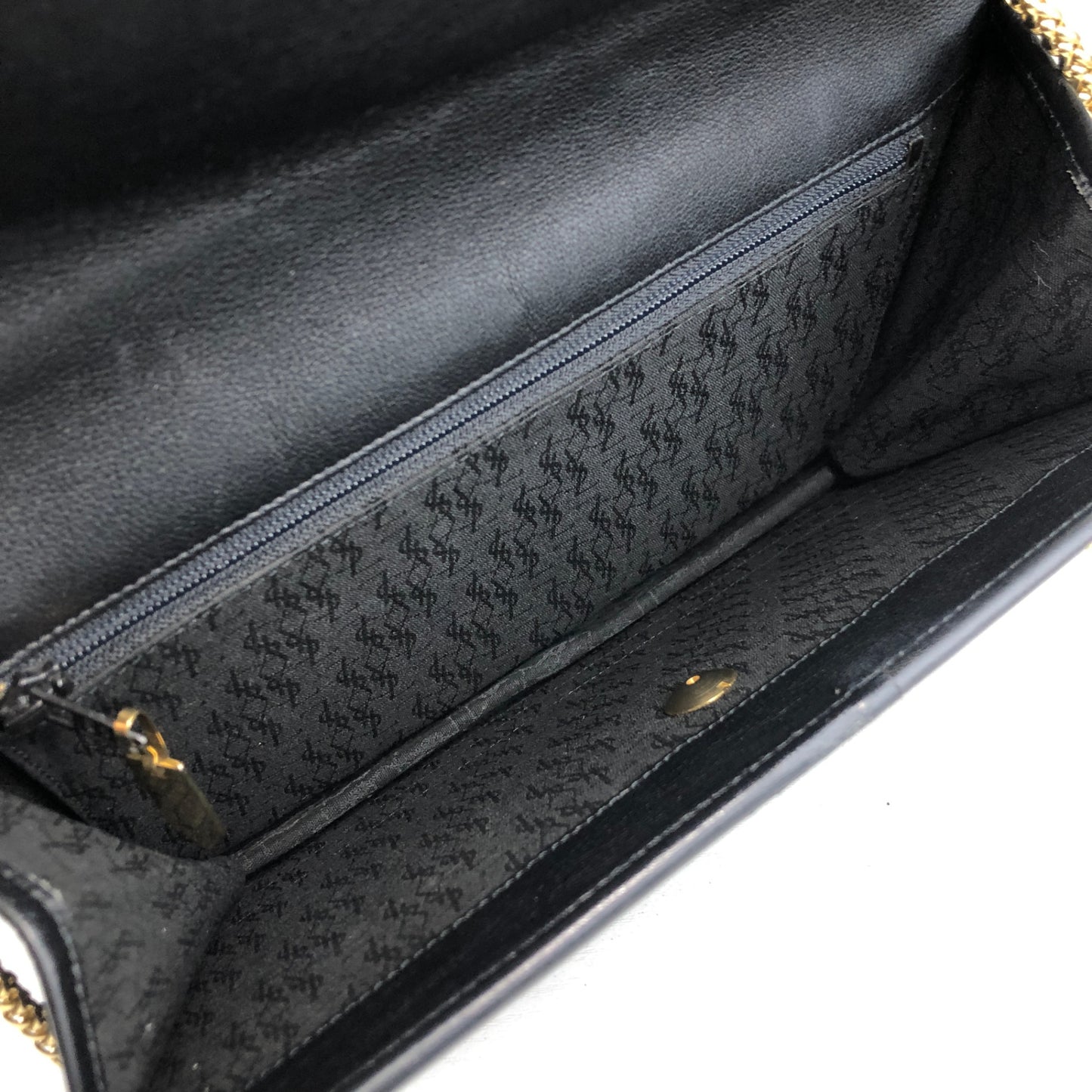 Yves Saint Laurent Medal Chain Shoulder bag Black Vintage 7mstfw