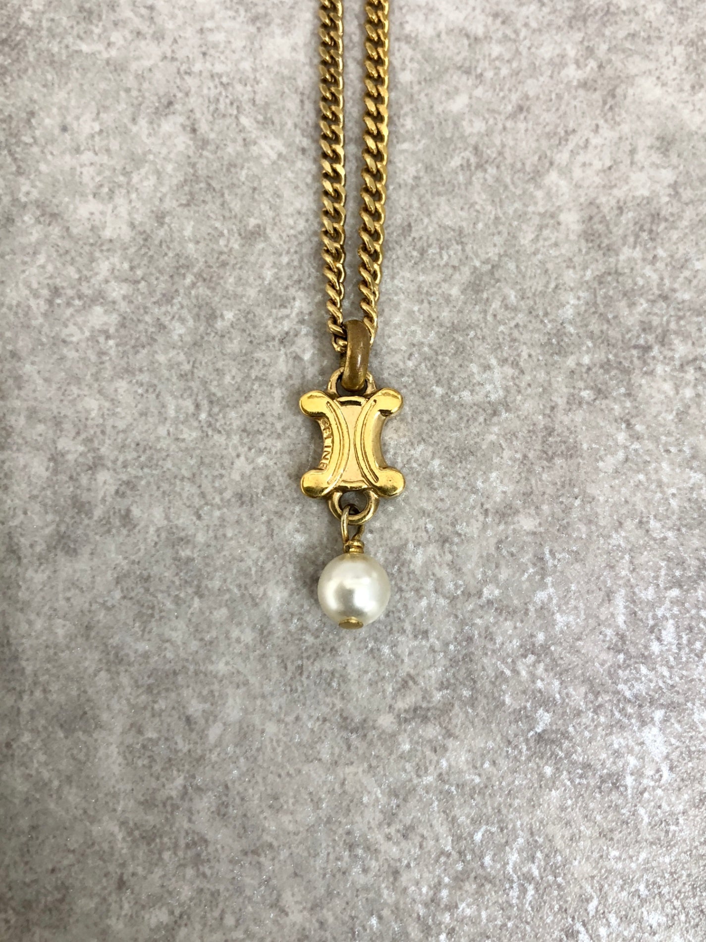 CELINE Blason Necklace Gold Vintage v6ajm5