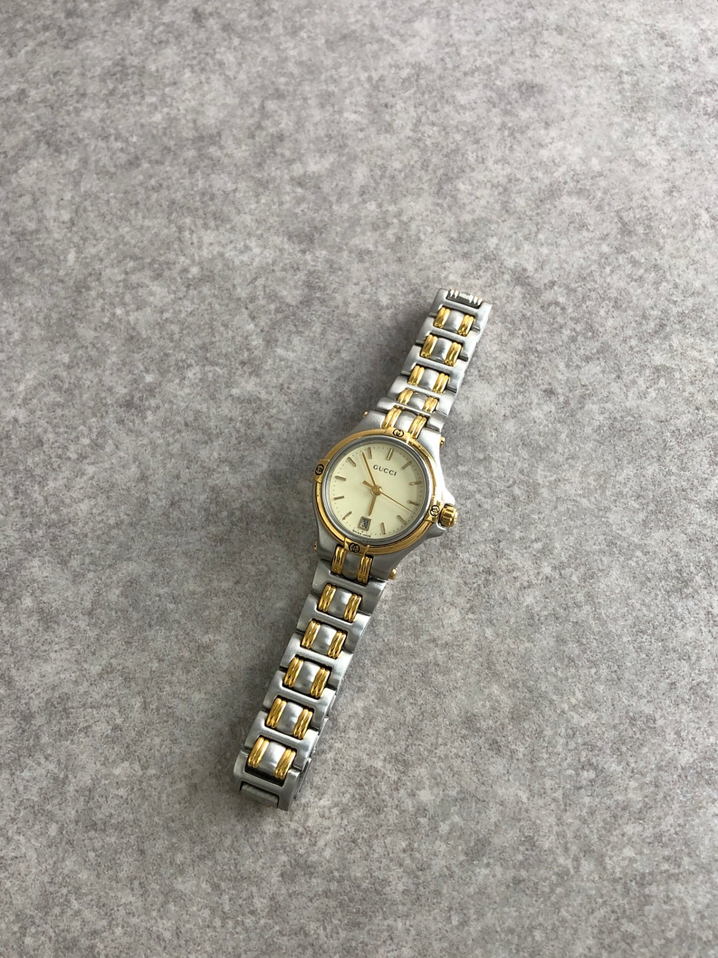 GUCCI Logo Quartz Watch Gold×Silver 9040L Vintage 7jggkd
