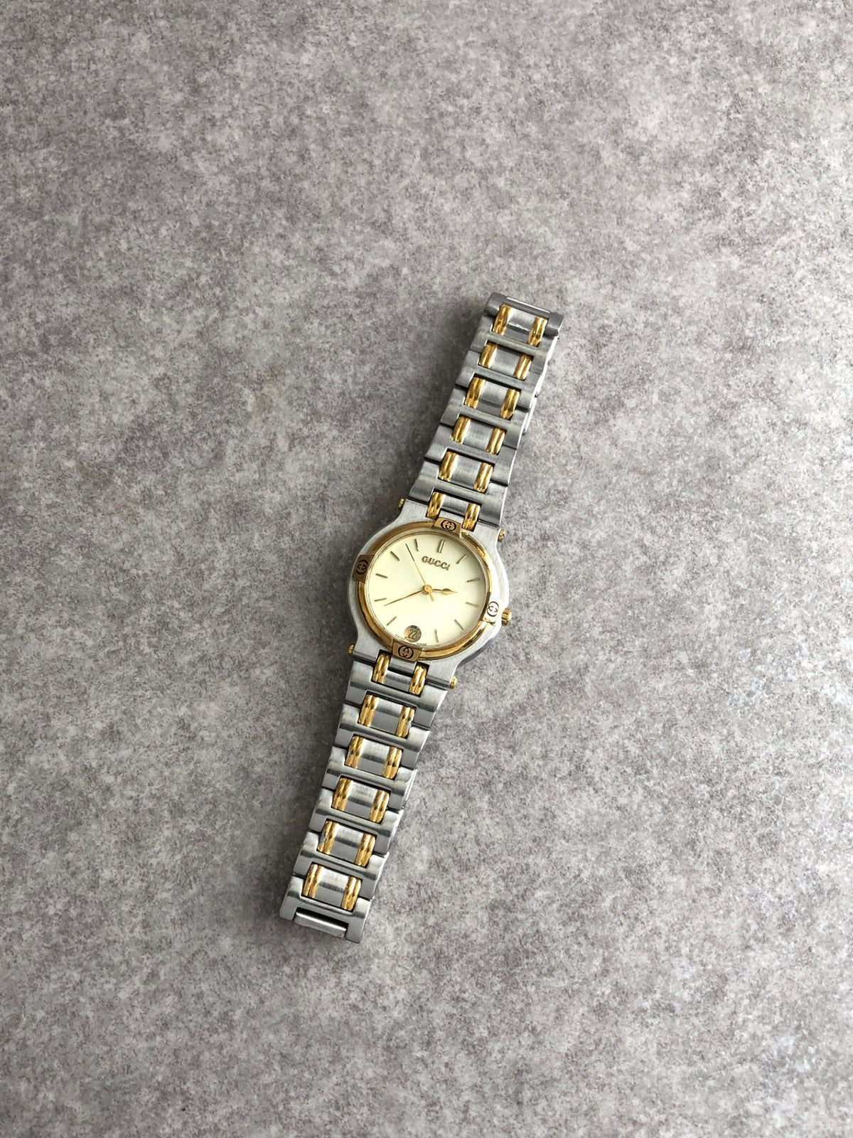 GUCCI Logo Quartz Watch Silver×Gold 9000M Vintage zgvkkw