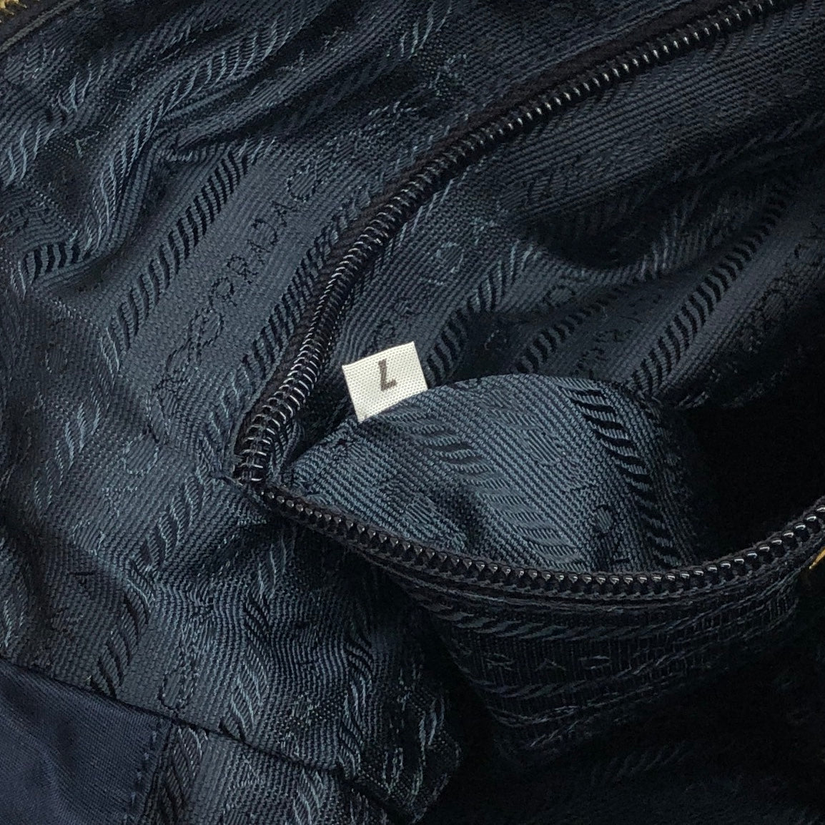 PRADA Triangle Logo Quilted Nylon Chain Shoulder bag Navy Vintage nx4t3z