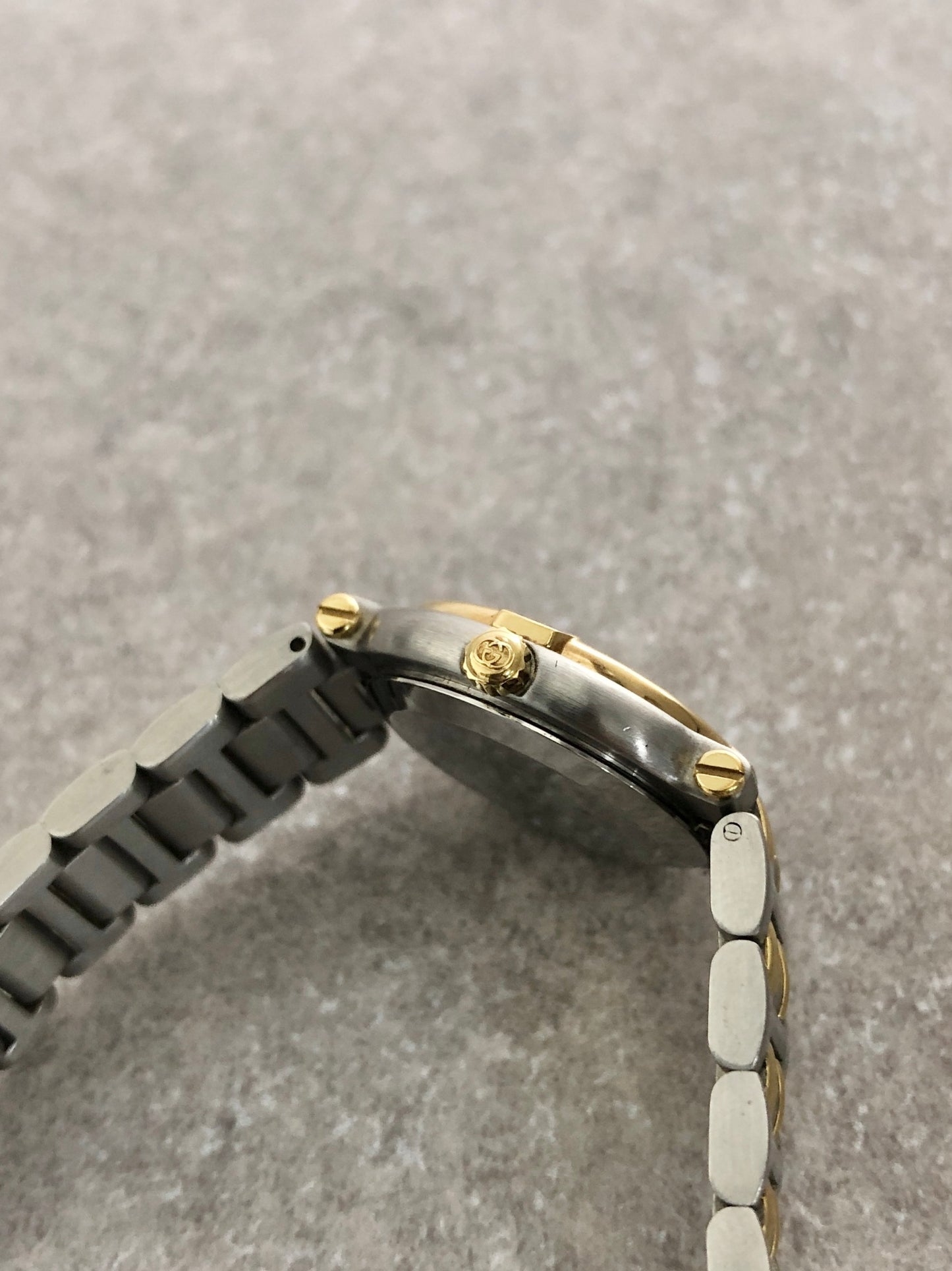 GUCCI Logo Quartz Watch Silver×Gold 9000L Vintage rttj33