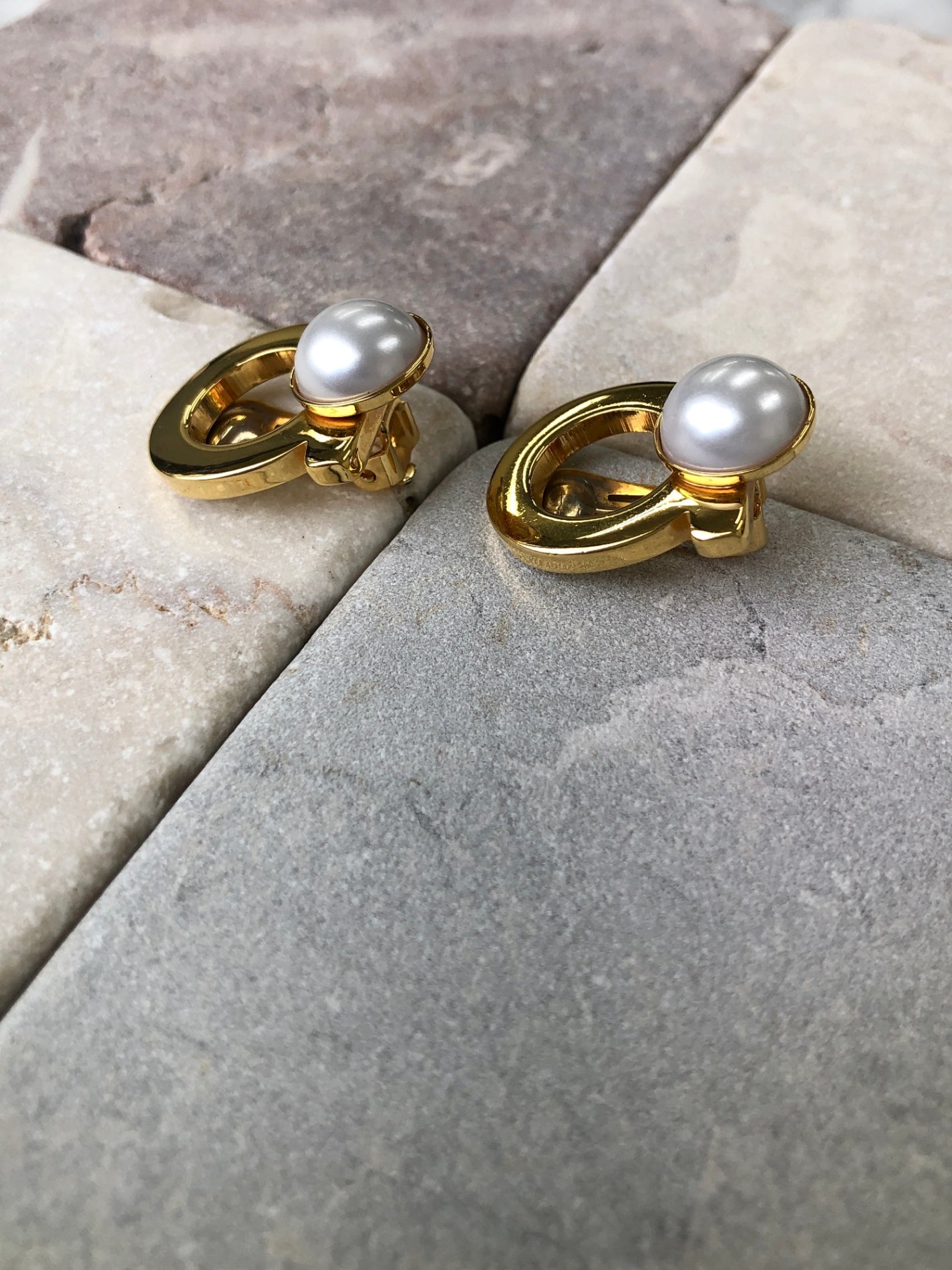 Salvatore Ferragamo Pearl Earrings Gold Vintage bzz6am