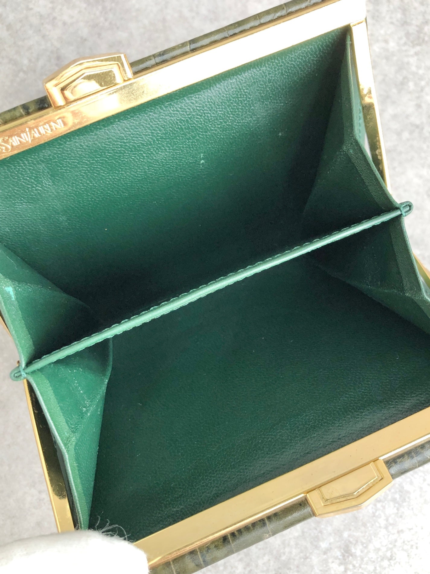 Yves Saint Laurent 金屬扣環折疊錢包 綠色復古 pk8u8c