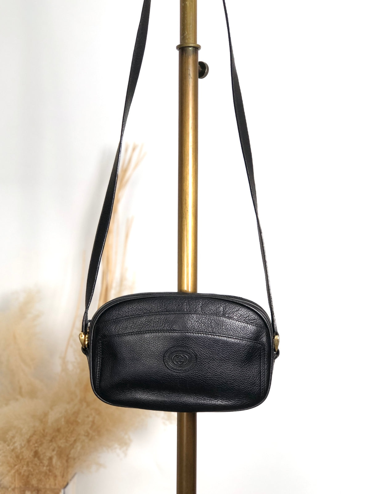 GUCCI GG Logo Motif Shoulder bag Black Vintage batagd