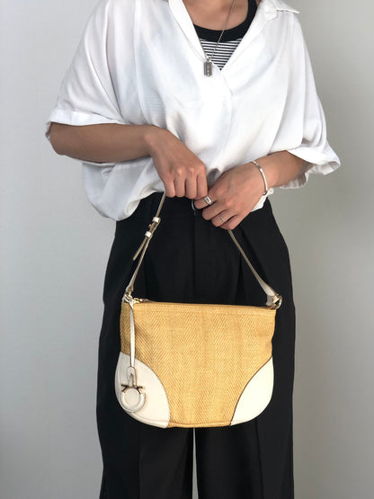 Salvatore Ferragamo Shoulder bag Beige AU-21 D035 Vintage mc74rn