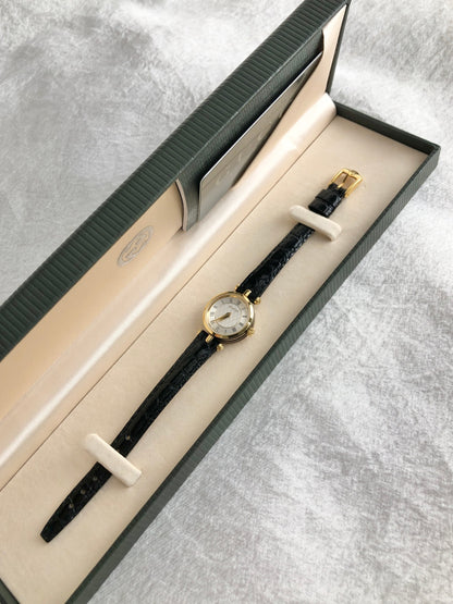 GUCCI Logo Quartz Watch Gold×Black 2040L Vintage 4eerzi
