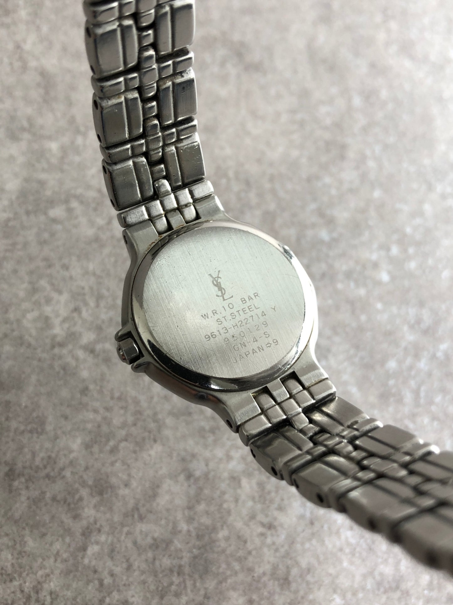 Yves Saint Laurent Logo Watch Silver 9613-H22714 Vintage pjgsae