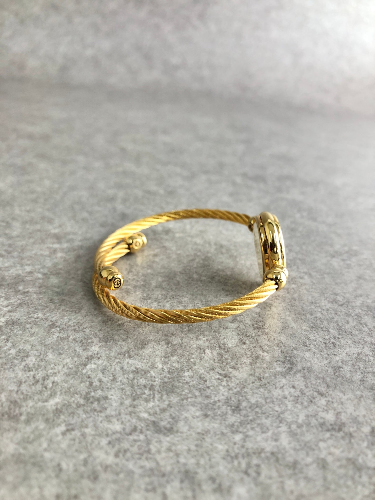 GUCCI GG Motif Bangle Watch Gold 2047L Vintage v5yfg7