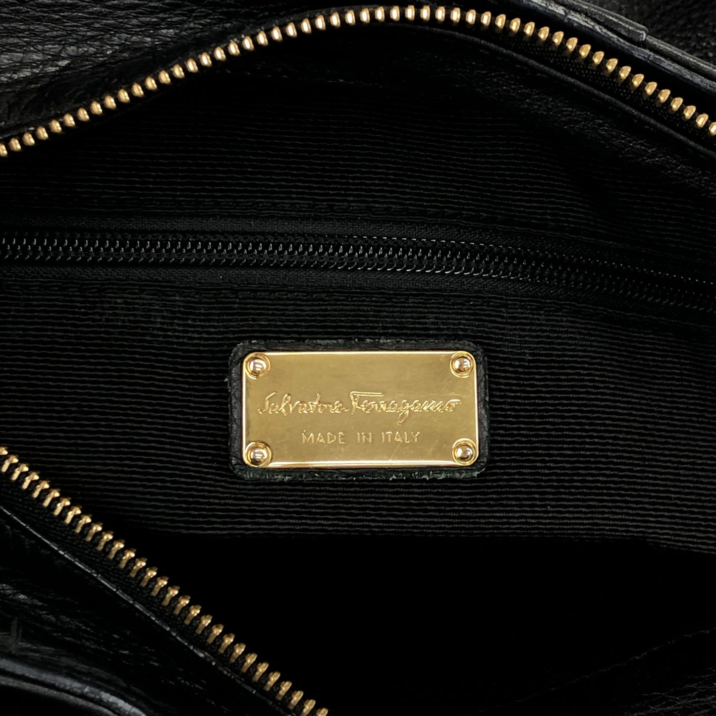 Salvatore Ferragamo Logo Embossed Two-way Handbag Shoulder bag Black Vintage 6dd4sj