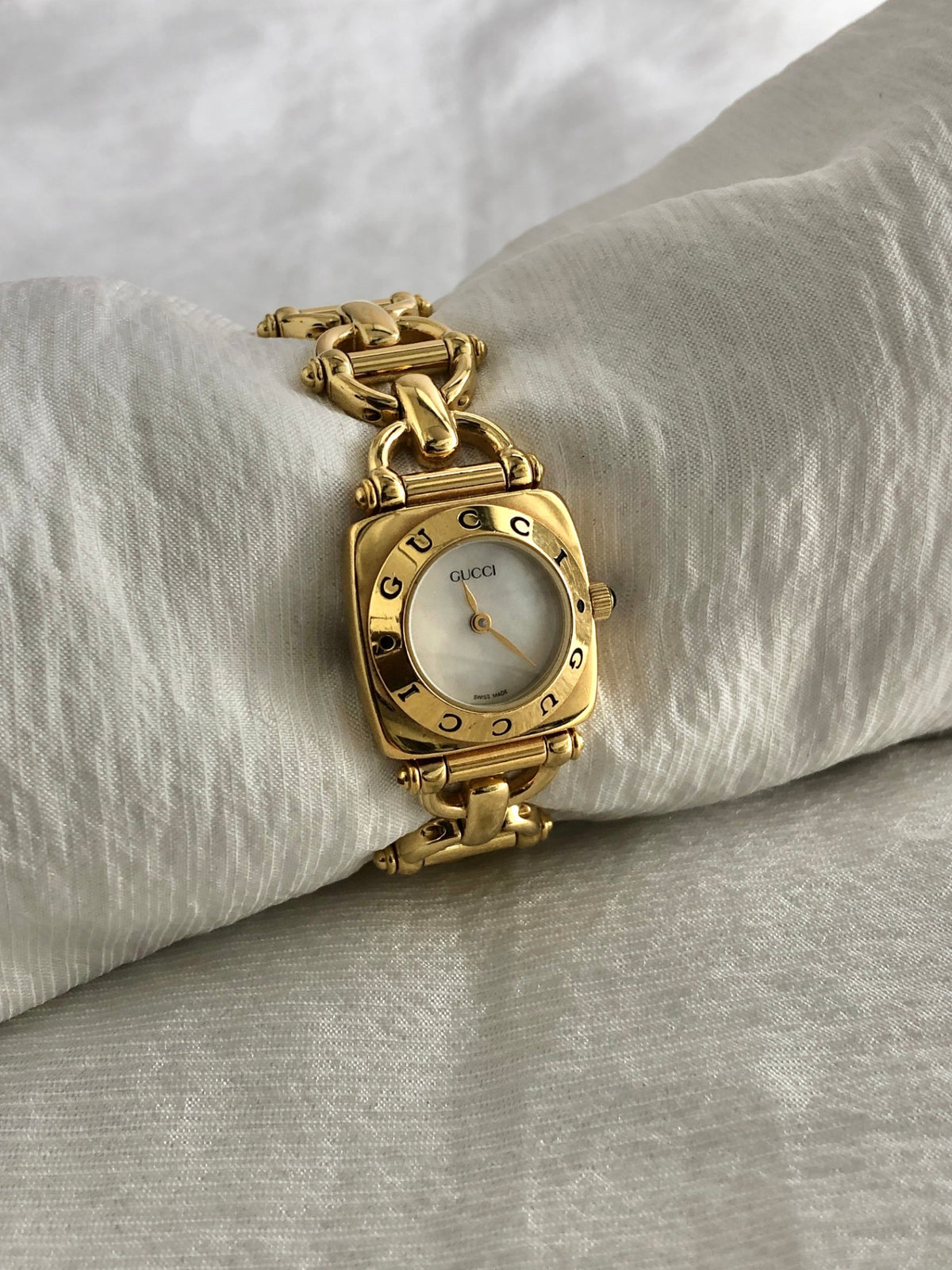 GUCCI Logo Quartz Watch Gold 6400L Vintage fks3xd