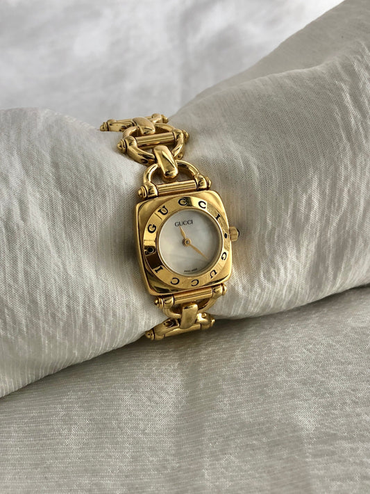 GUCCI Logo Quartz Watch Gold 6400L Vintage fks3xd