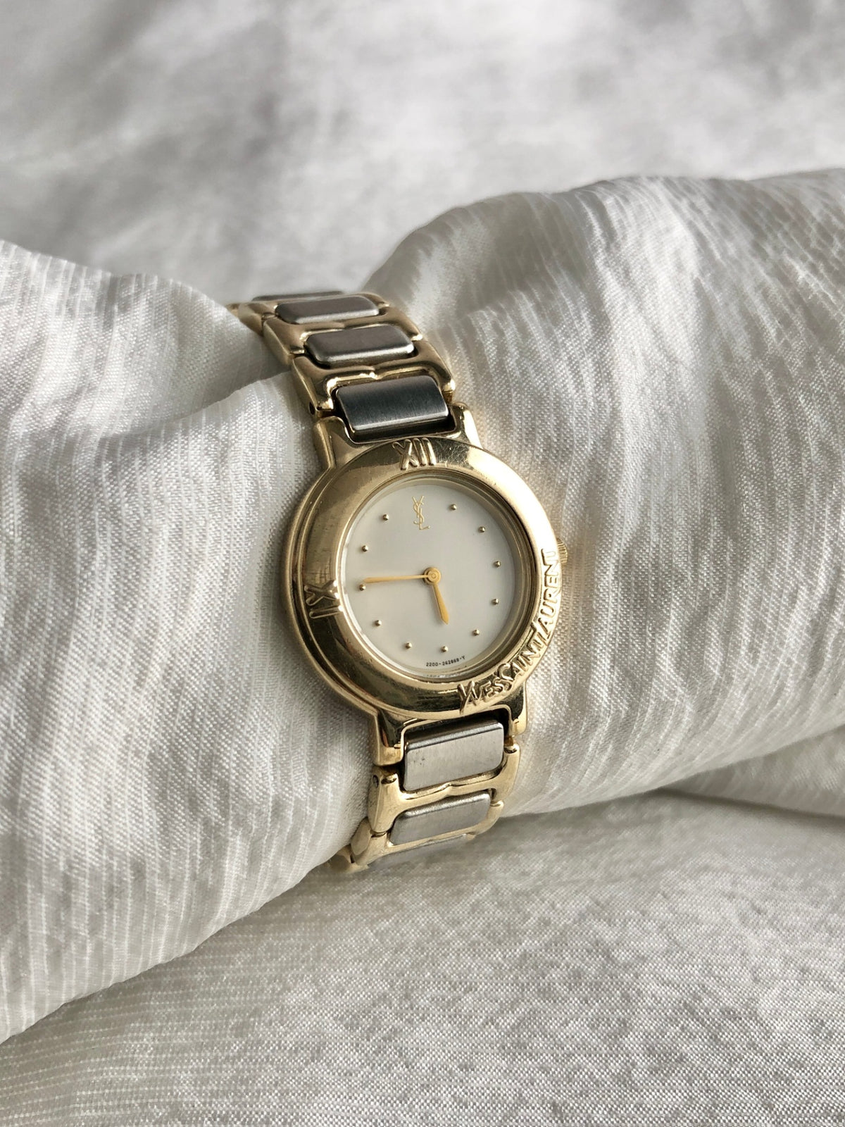 Yves Saint Laurent YSL Logo Quartz Watch Silver×Gold Vintage hjy4bn