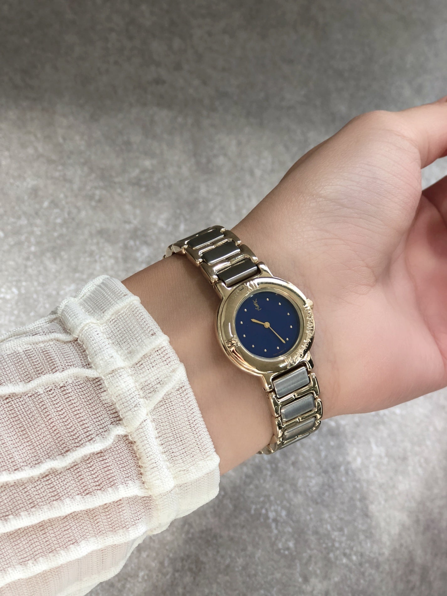 Yves Saint Laurent YSL Logo Watch Gold 2200-229789Y Vintage xyyehf