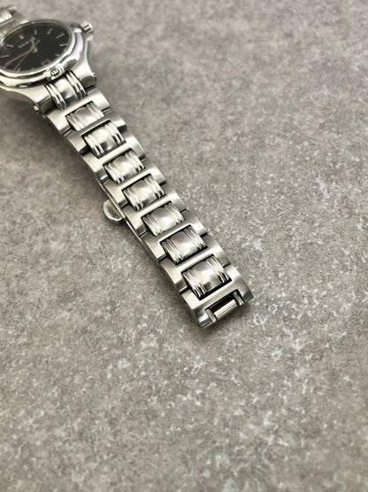 GUCCI Logo Watch Silver×Black 9040L Vintage fdpzxa