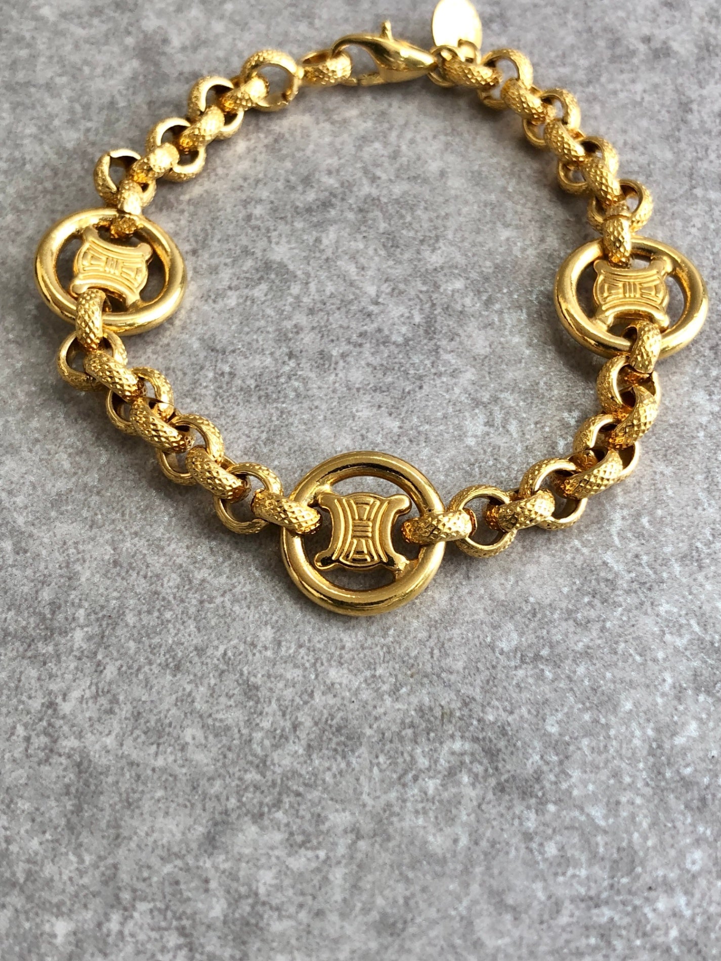 CELINE Blason Bracelet Gold Vintage fhi8d4