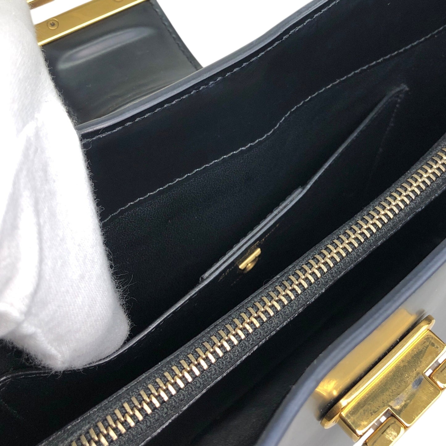 Salvatore Ferragamo Gancini Shoulder bag Black Vintage n7zn28