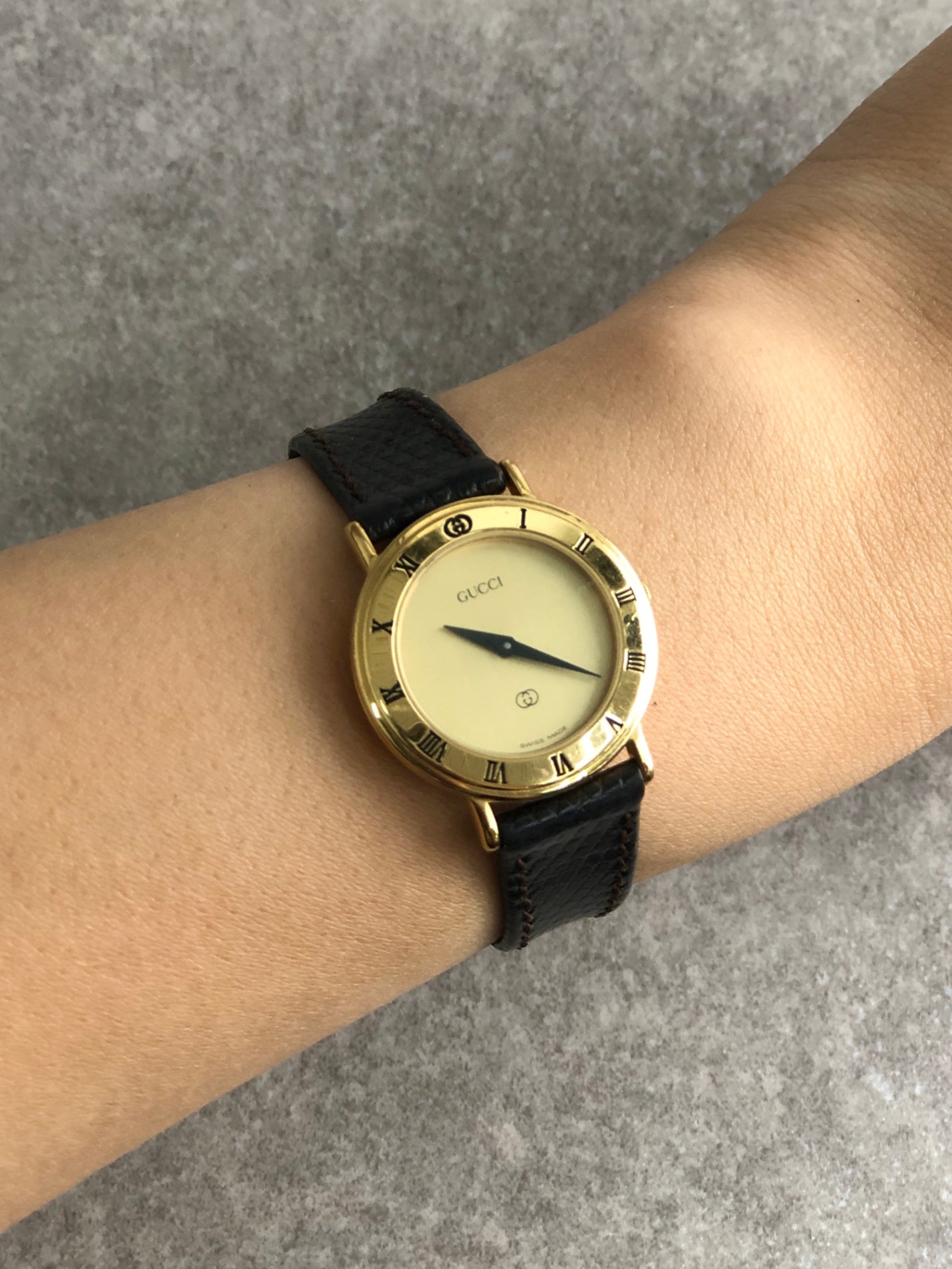 GUCCI Logo Watch Black 3000L Vintage upizt7