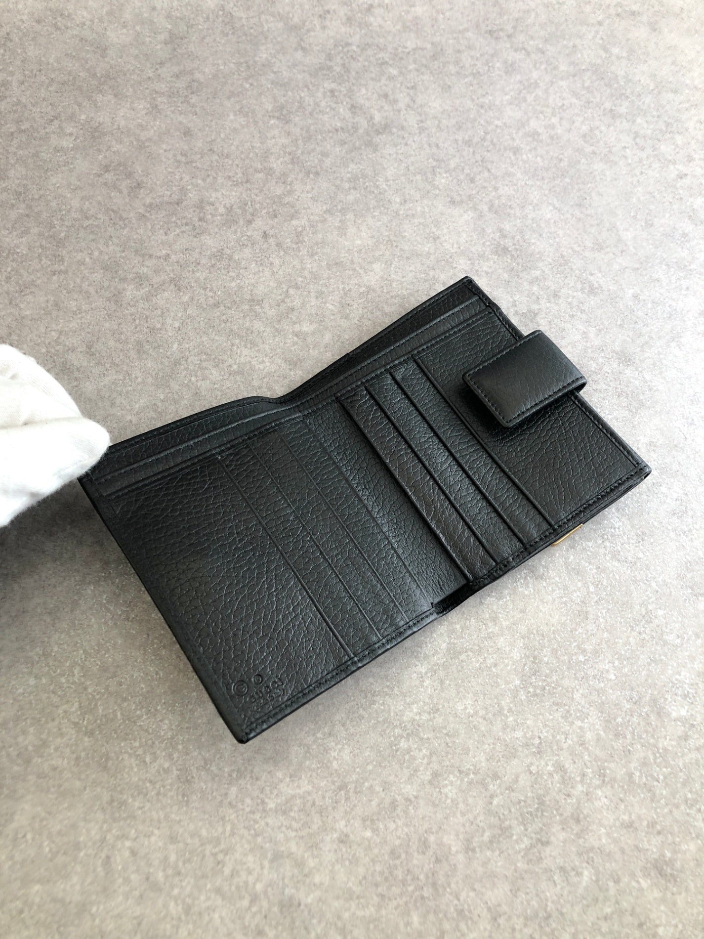 GUCCI Logo Embossed Folded Wallet Black Vintage cbzwwy