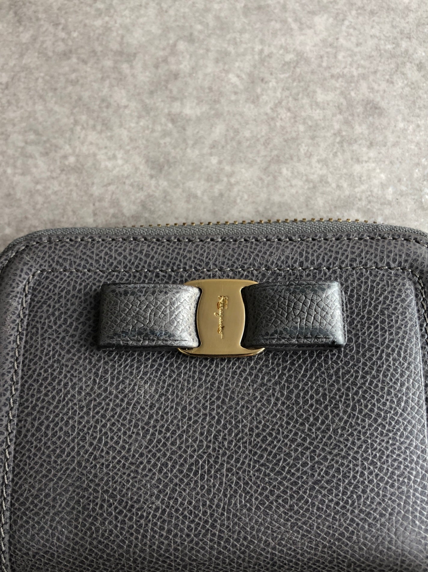 Salvatore Ferragamo Vala Ribbon Coin Purse Card holder Gray Vintage bvh27m