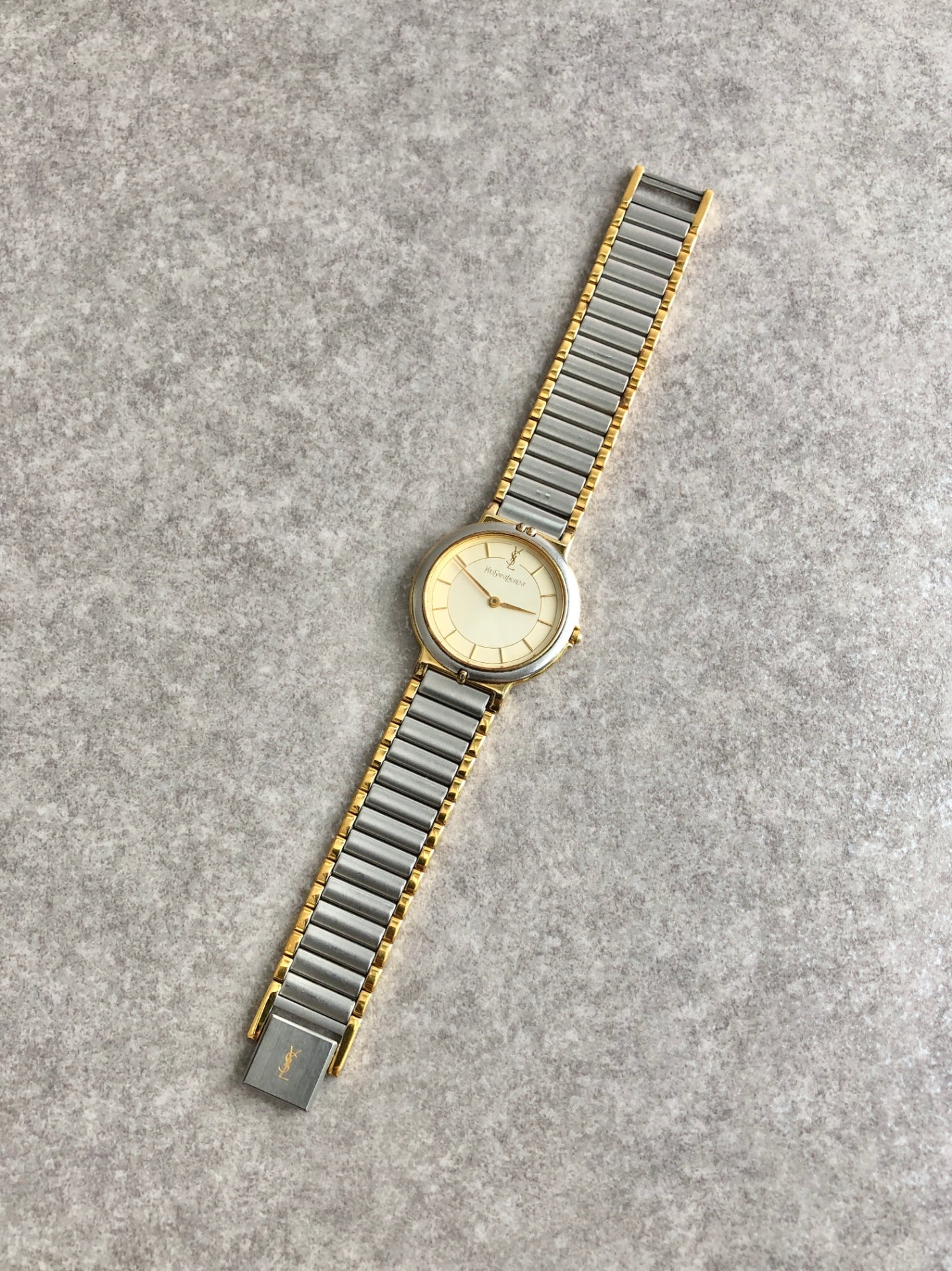 Yves Saint Laurent Quartz Watch Silver 4620-62267Y Vintage aje2i6