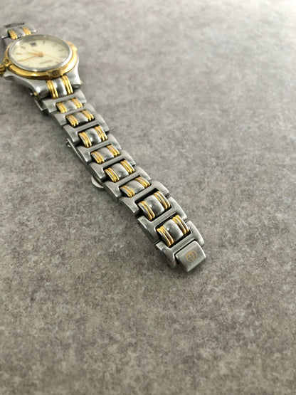 GUCCI Logo Watch Silver×Gold 9040L Vintage vh83fz