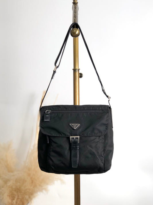 PRADA Tessuto Triangle Logo Front Buckle Shoulder bag Black Vintage dh6ap8