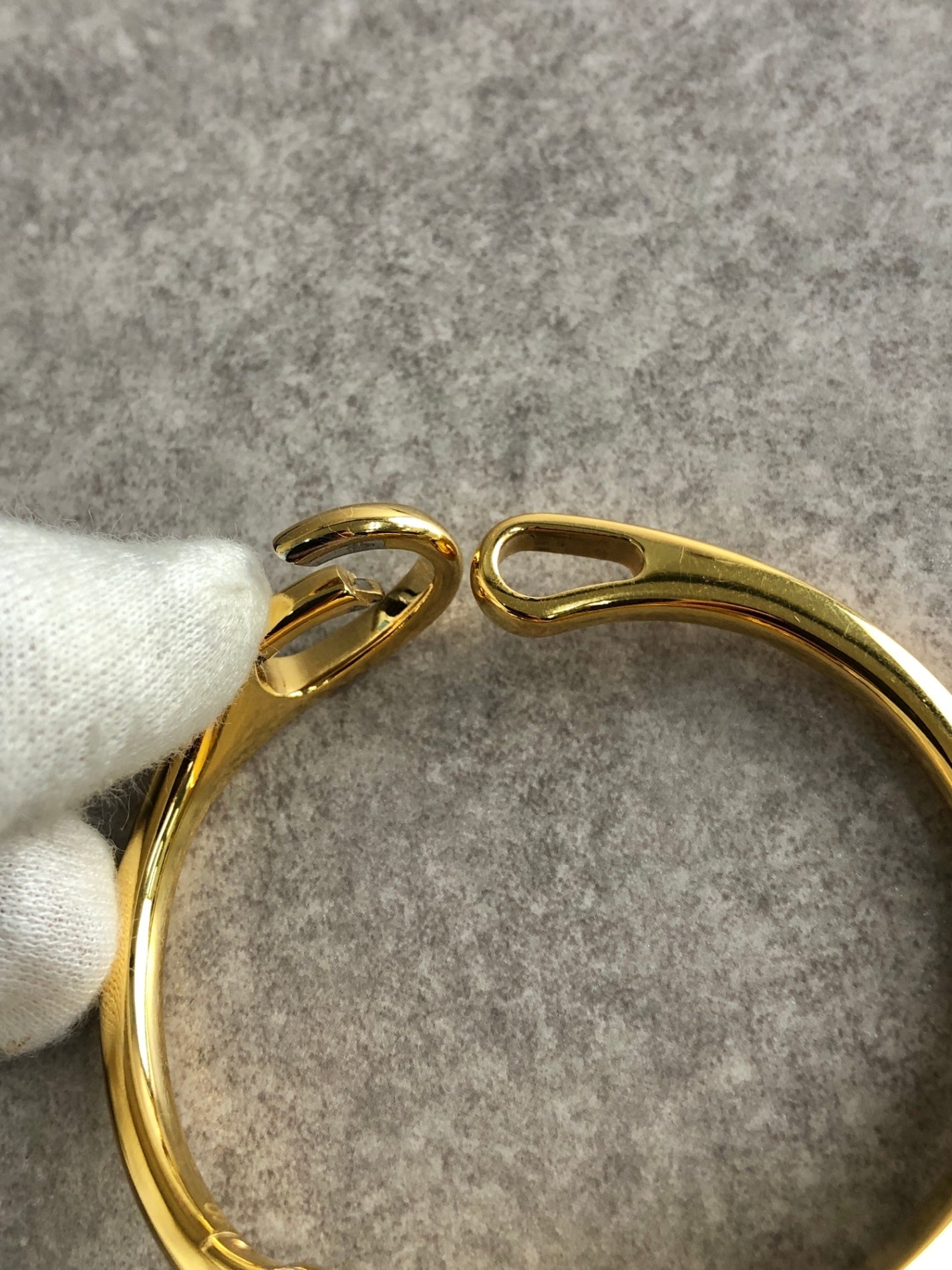 GUCCI Logo Bangle Quartz Watch Gold 103 Vintage 3dvc5d
