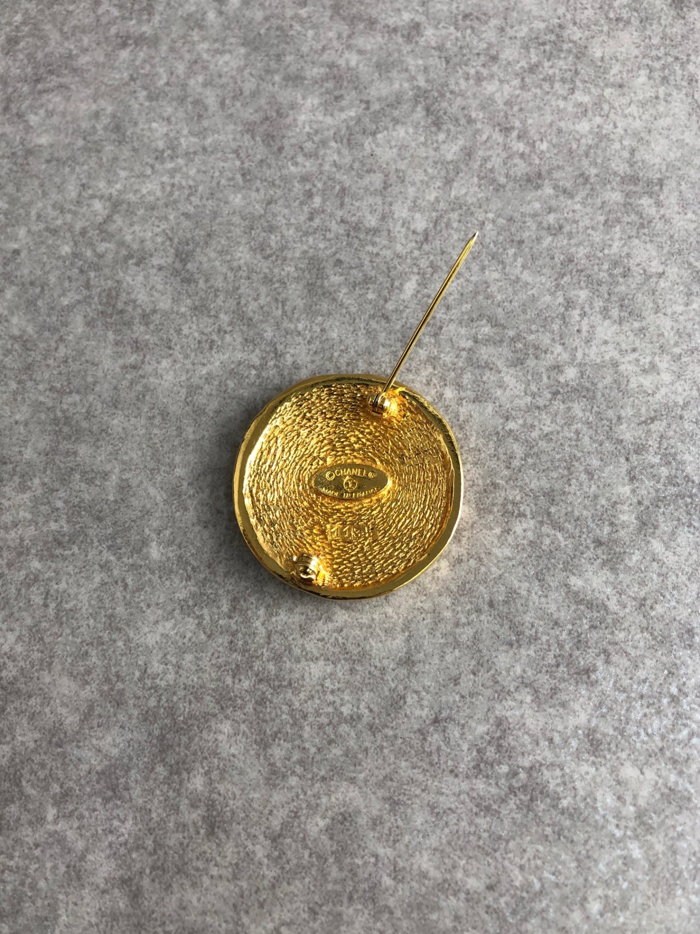 CHANEL Brooch Gold Vintage sb6gi2