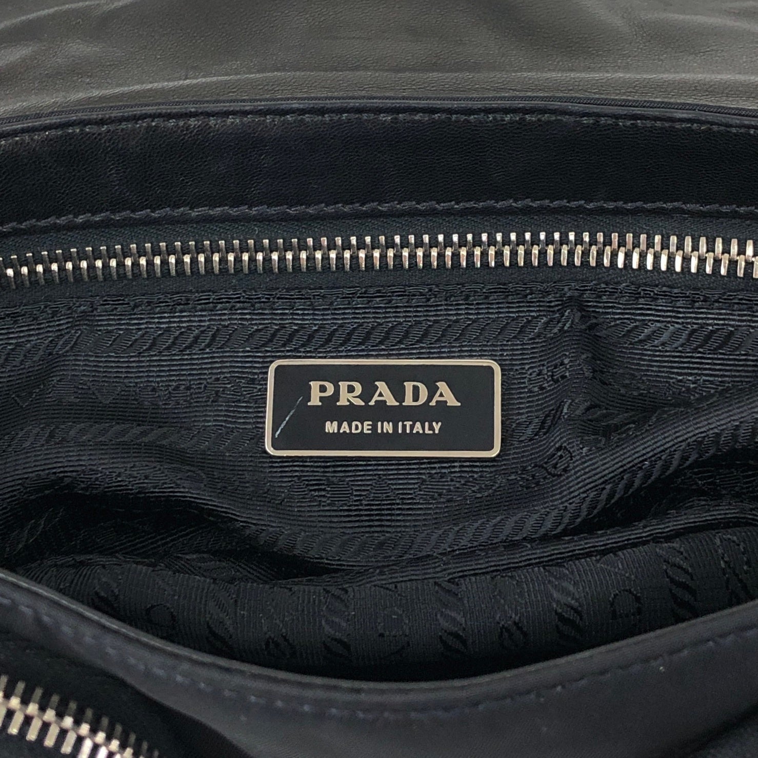 PRADA バッグ 90s vintage ギャランティーカード付き PRADA Triangle Logo Shoulder bag Black Vintage tiuxdg