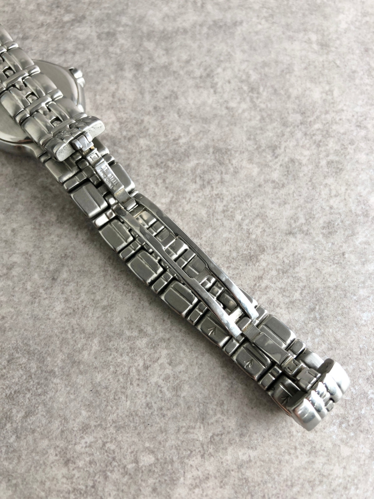 Yves Saint Laurent Logo Quartz Watch Silver 9613-H22714 Vintage w3ynyr