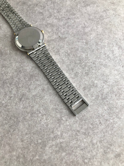 GUCCI Logo Quartz Watch Silver×Gold 9000M Vintage cevwsn