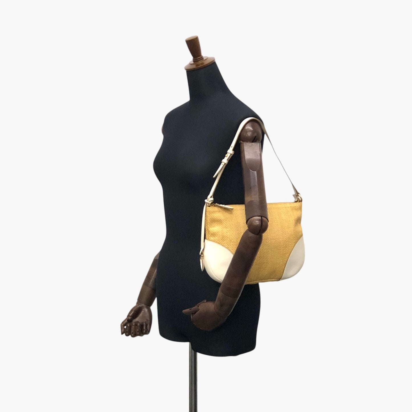 Salvatore Ferragamo Shoulder bag Beige AU-21 D035 Vintage mc74rn