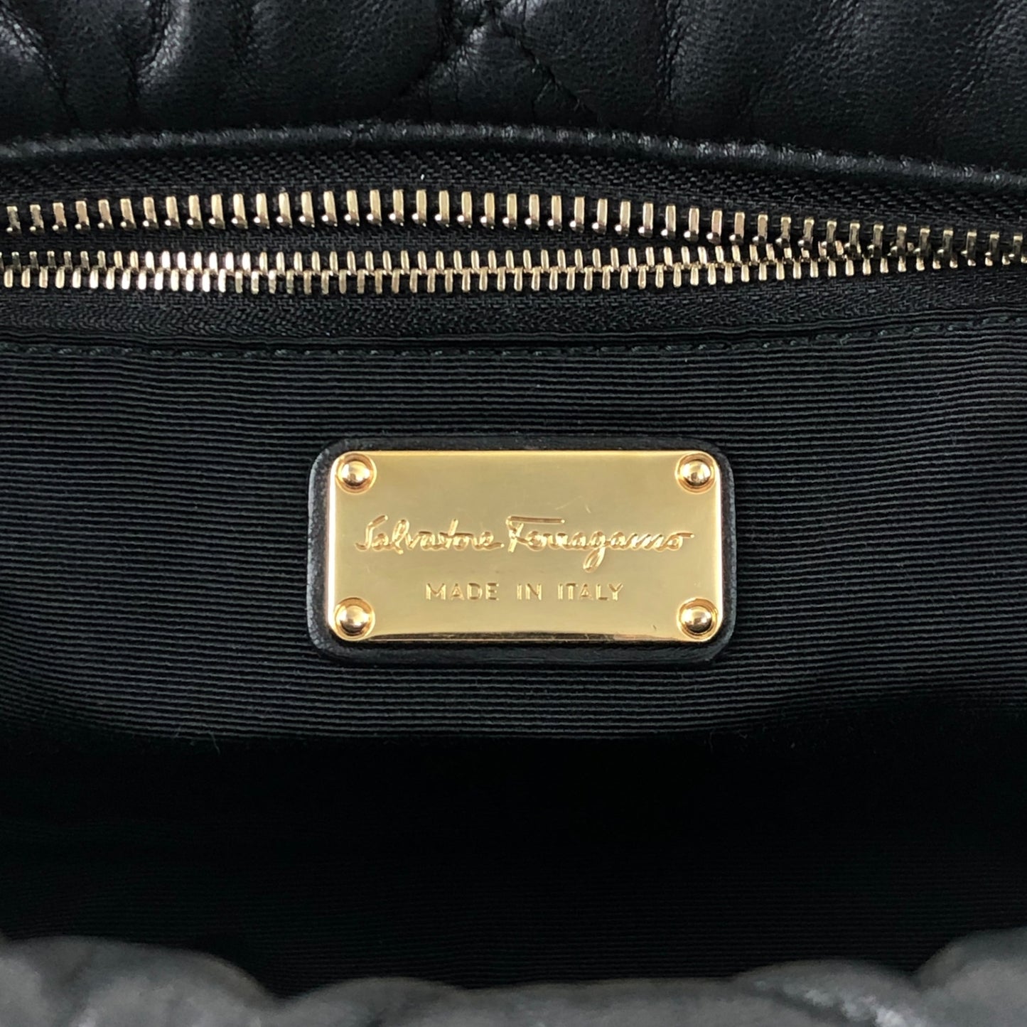 Salvatore Ferragamo Vala Ribbon Chain Shoulder bag Black Vintage ujjjt4