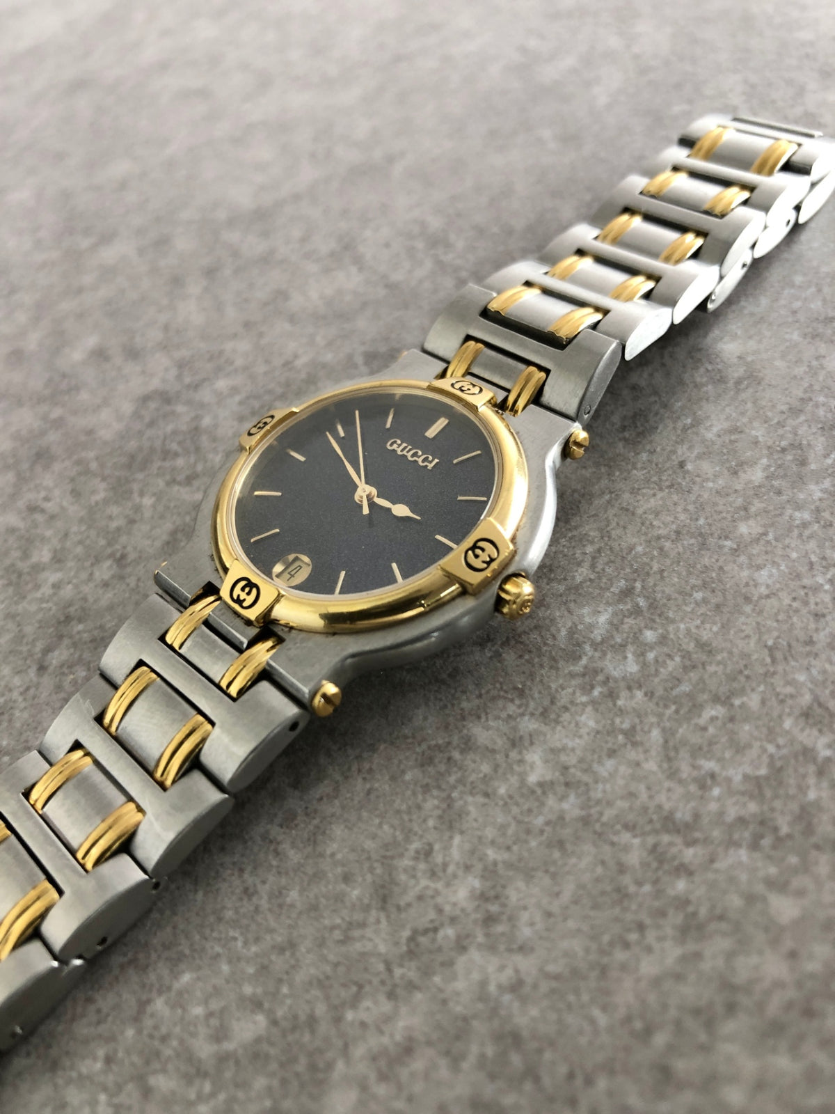 GUCCI Logo Quartz Watch Silver×Gold 9000Ｍ Vintage sfxwi2