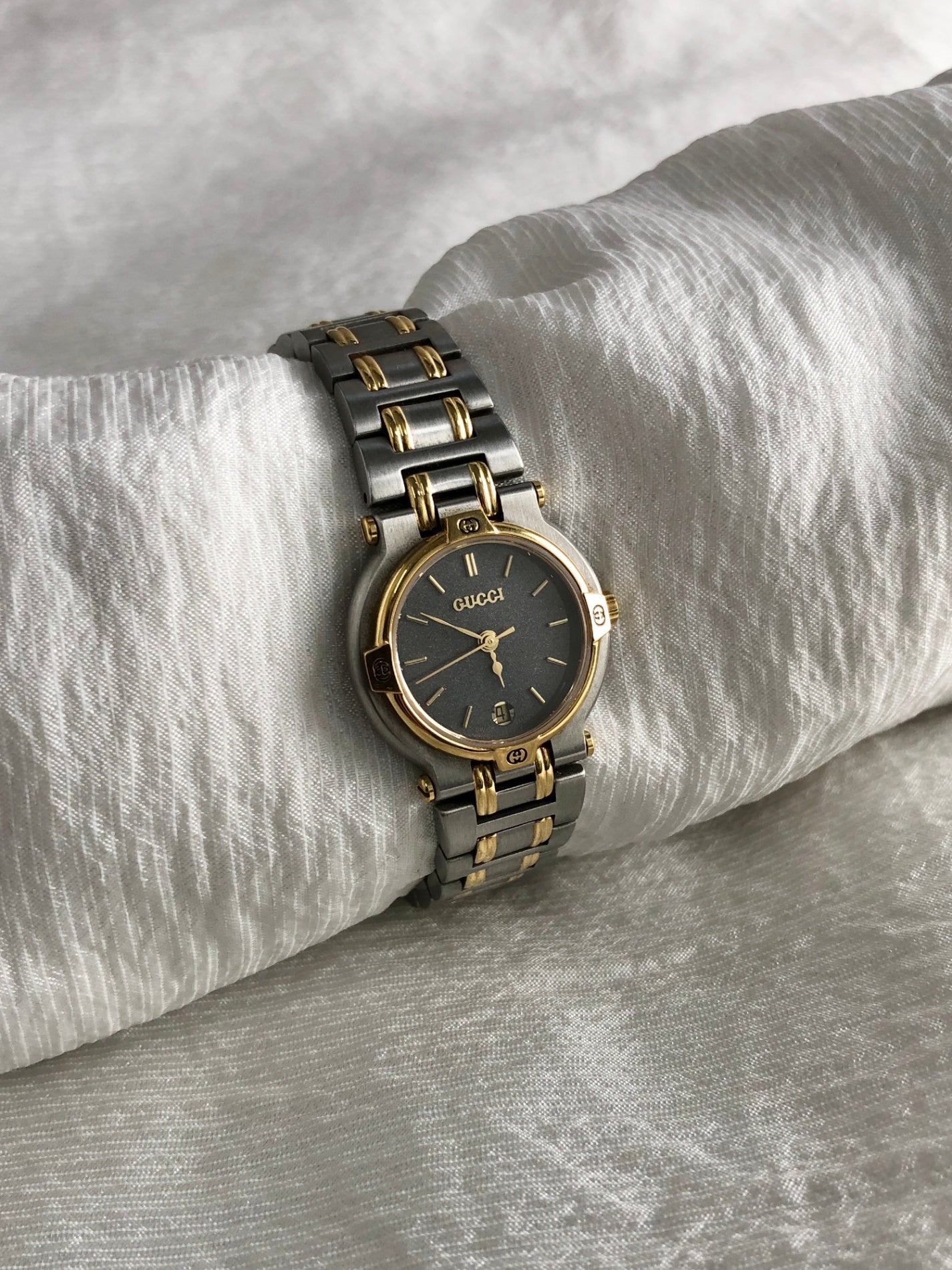 GUCCI Logo Quartz Watch Silver×Gold 9000L Vintage rttj33