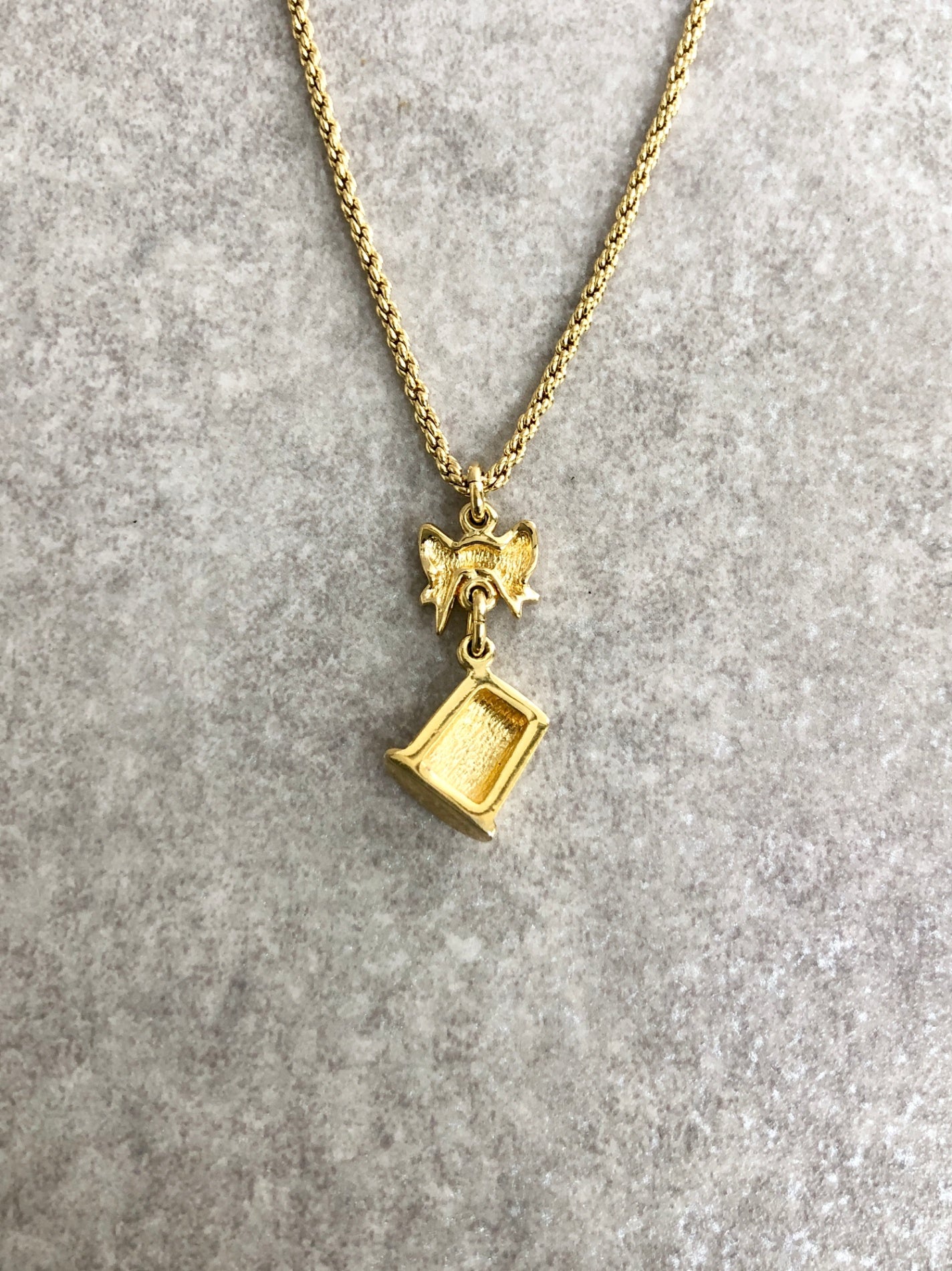Christian Dior CD Logo Ribbon Motif Necklace Gold Vintage xyjgu5