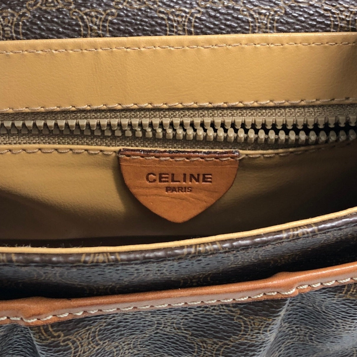CELINE Macadam Blason Front Buckle Shoulder bag Brown Vintage zzu5ya