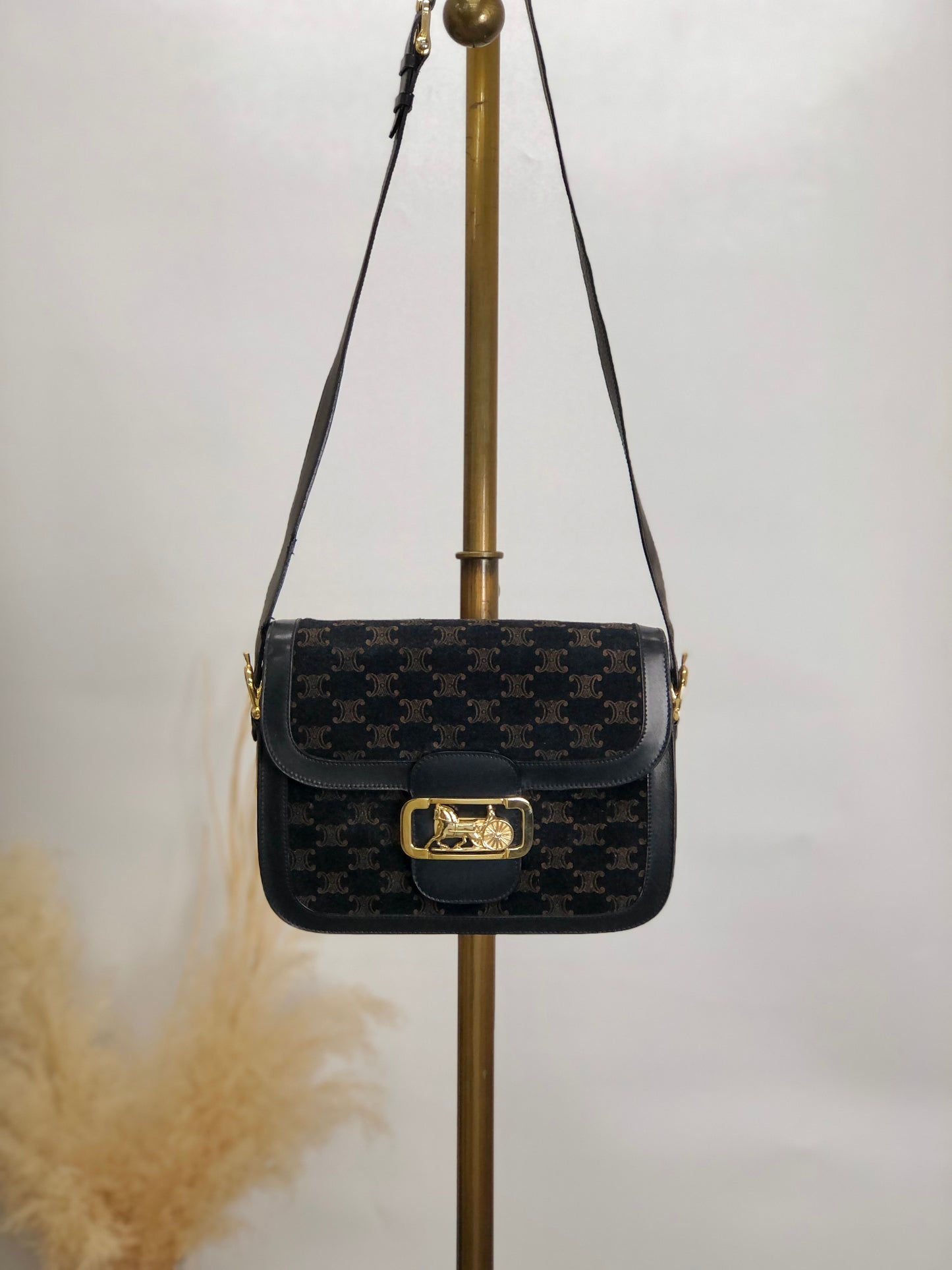 CELINE Triomphe Horse Carriage Shoulder bag Navy Vintage tu7cyw