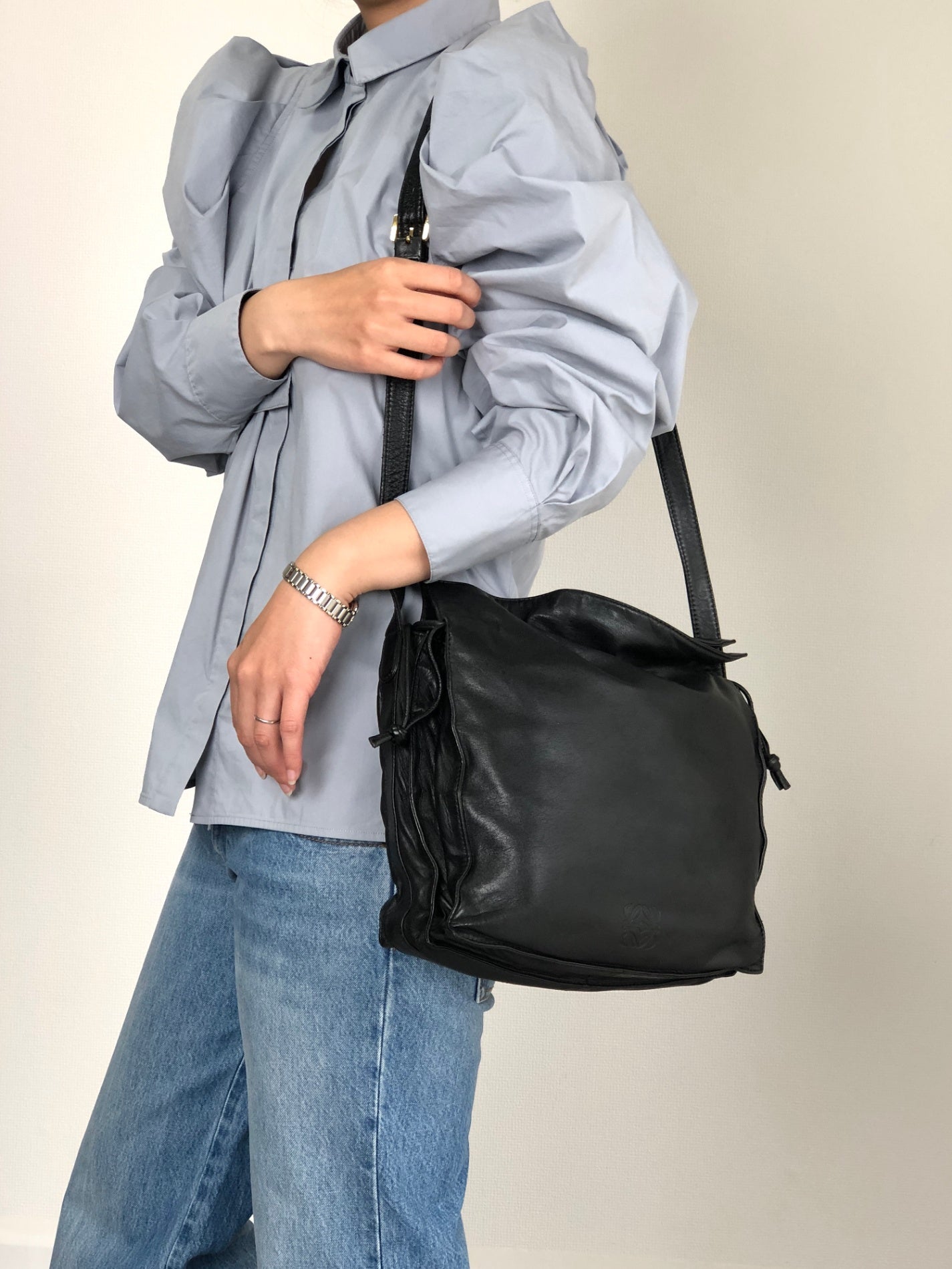 LOEWE Anagram Flamenco Drawstring Shoulder bag Black Vintage ak5uss