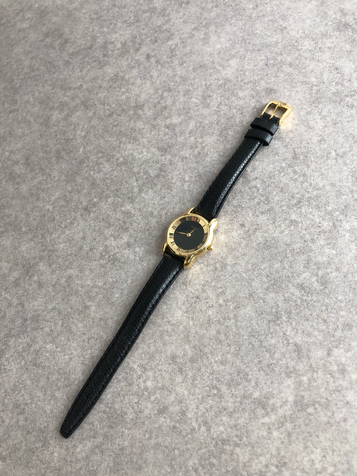 GUCCI Logo Quartz Watch Black×Gold Vintage zt6np6 – VintageShop solo