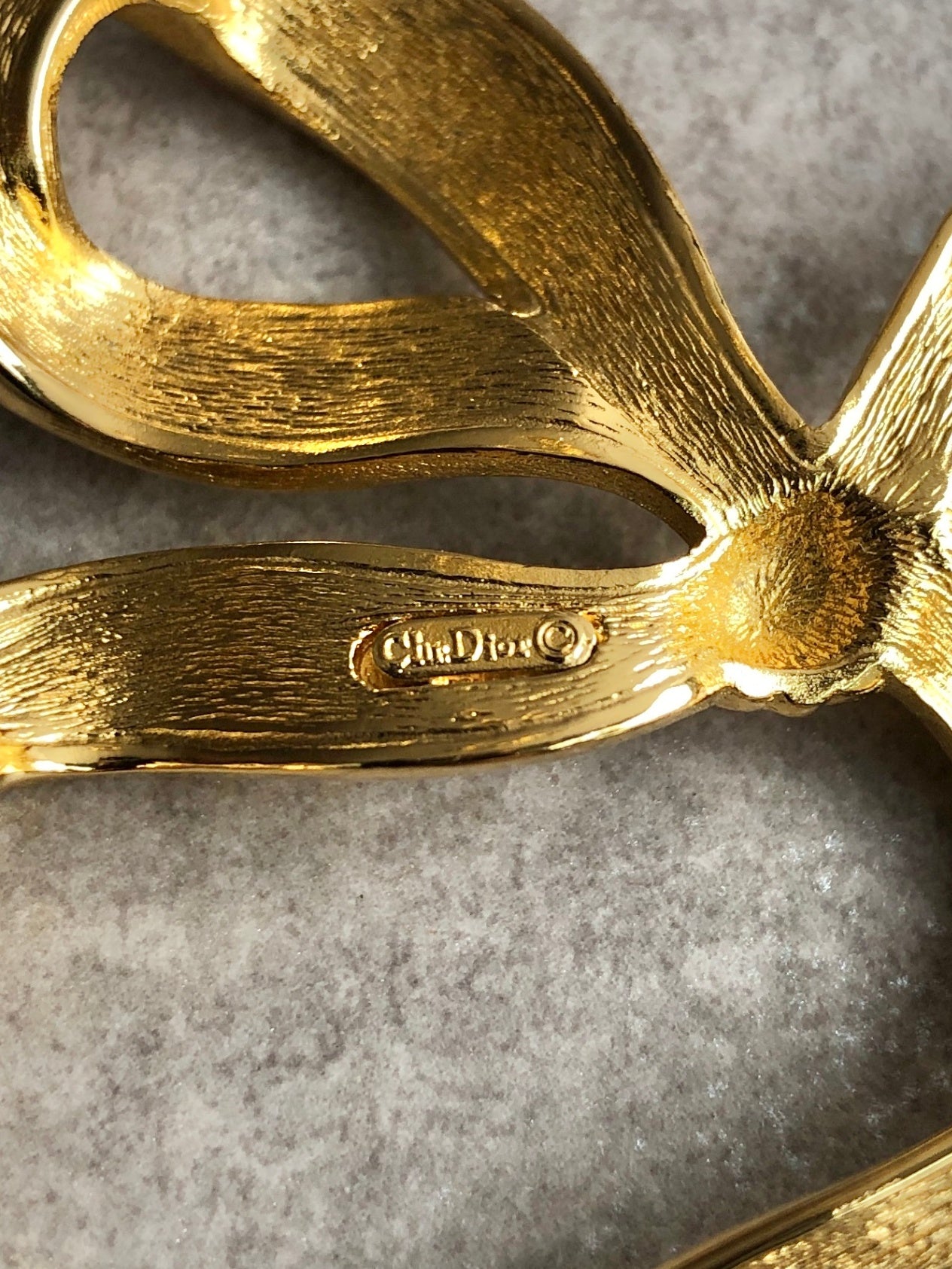 Christian Dior CD Logo Ribbon Motif Brooch Gold Vintage hta8jb