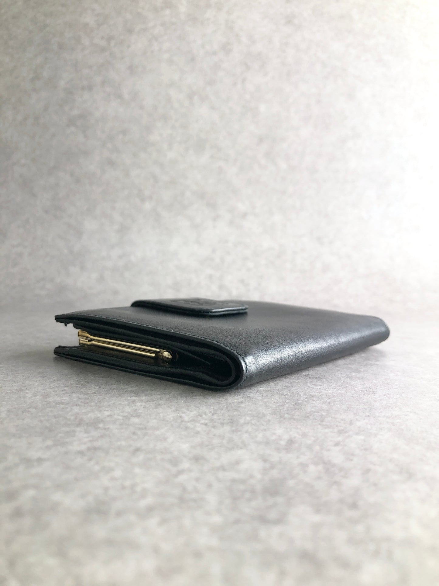 CELINE Blason 金屬扣折疊錢包 黑色復古 pprgic