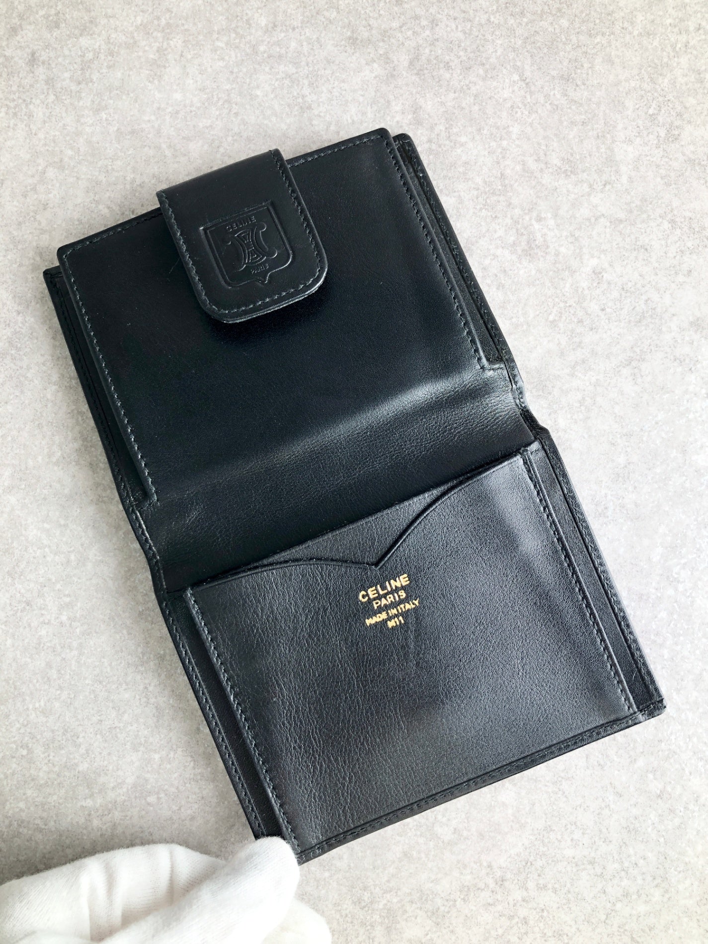 CELINE Blason 金屬扣折疊錢包 黑色復古 pprgic