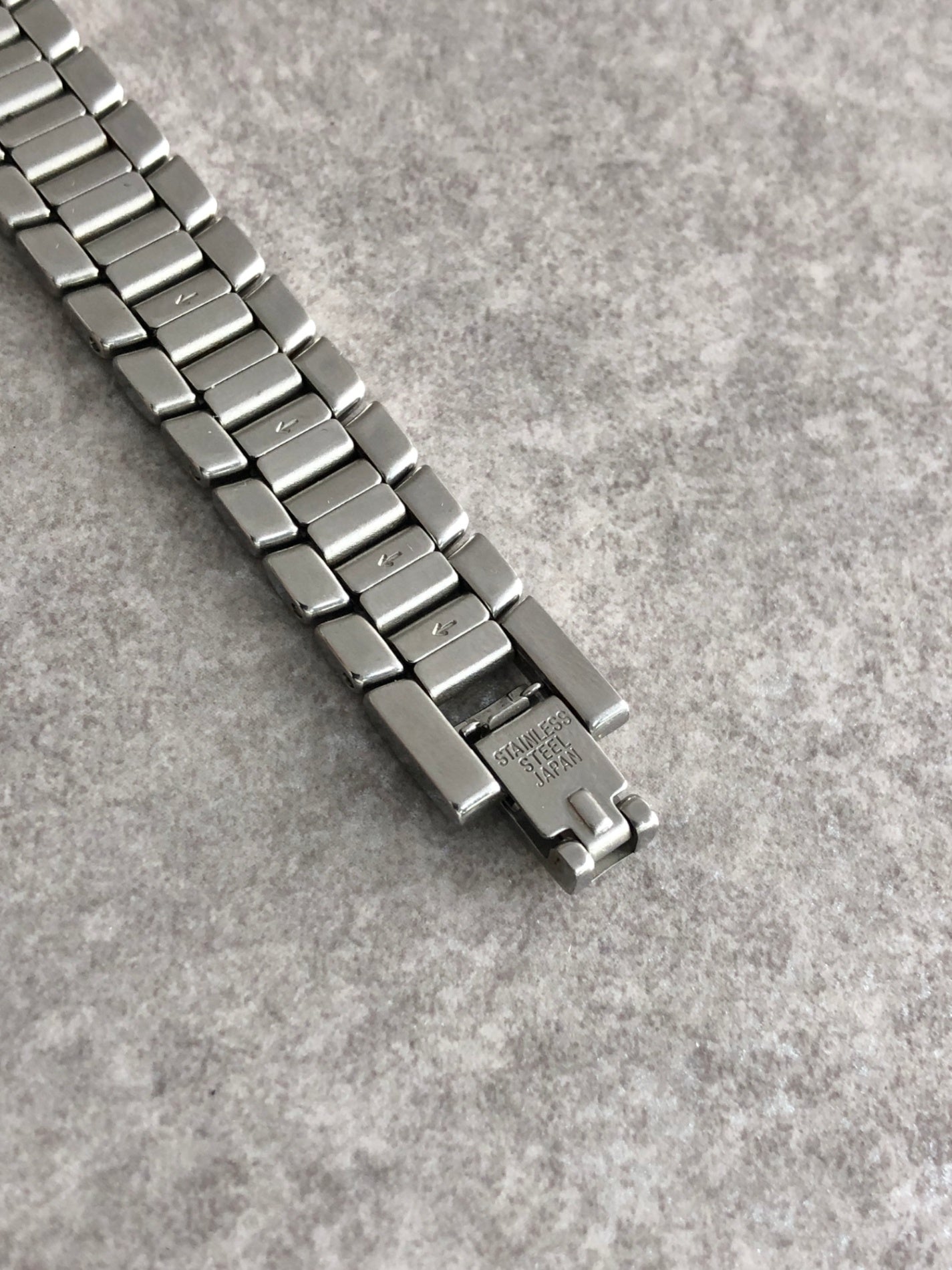 Yves Saint Laurent YSL Logo Quartz Watch Silver 5420-F44557 Vintage gp374e